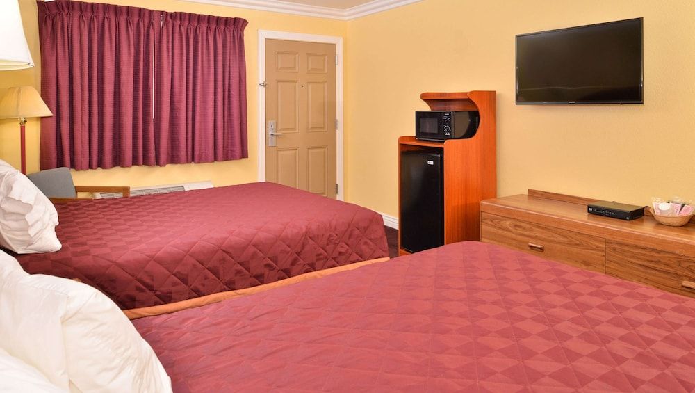 Magnuson Hotel Blythe Standard Room, 2 Queen Beds, Non Smoking