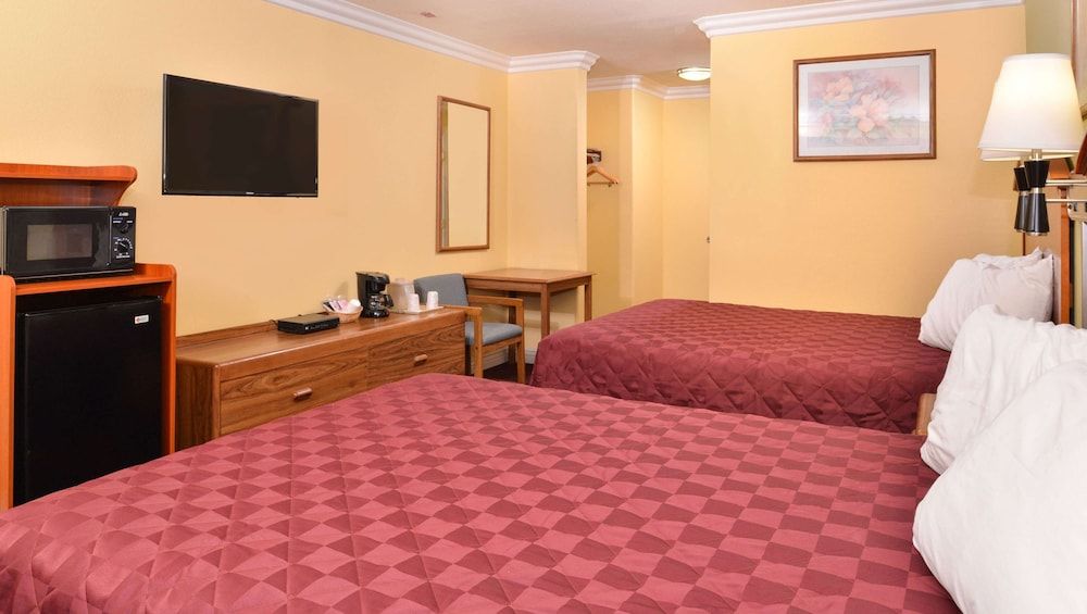 Magnuson Hotel Blythe Standard Room, 2 Queen Beds, Non Smoking 2