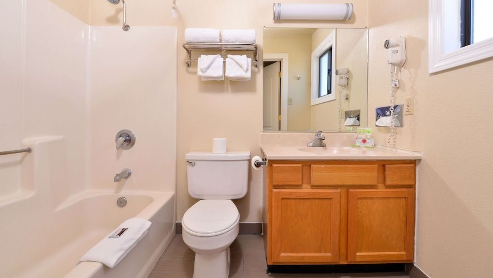 Magnuson Hotel Blythe Standard Room, 2 Queen Beds, Non Smoking 5