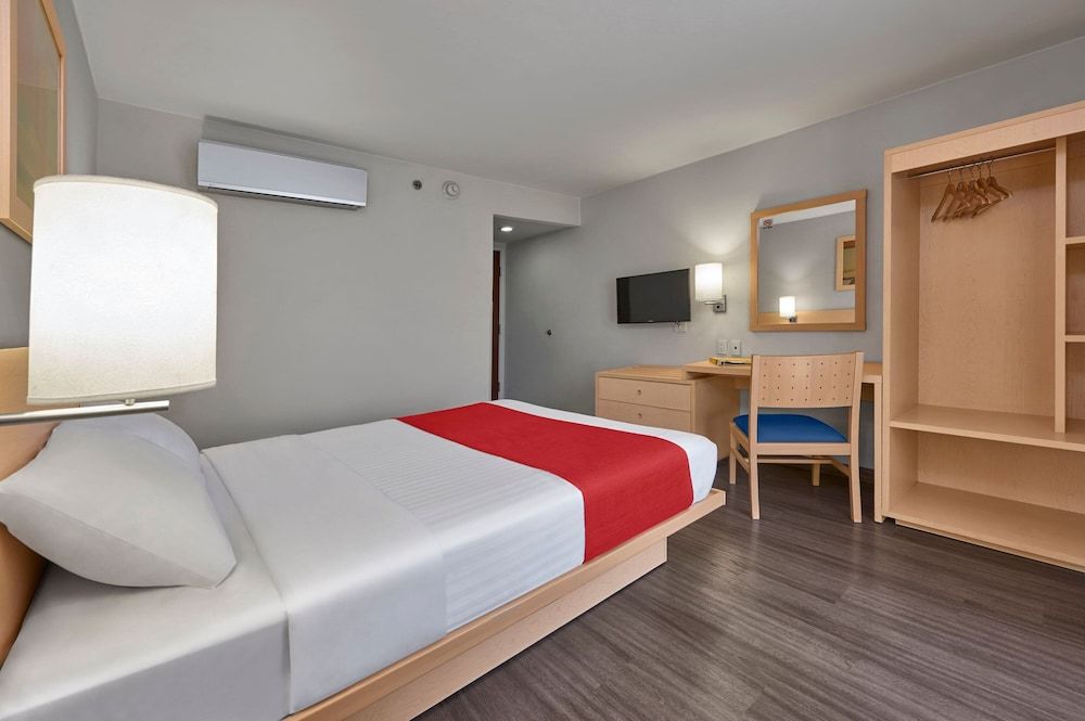 City Express by Marriott Zacatecas Room, 1 Queen Bed, Non Smoking 5
