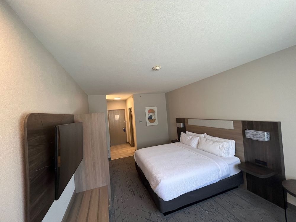 Standard Room, 1 King Bed
