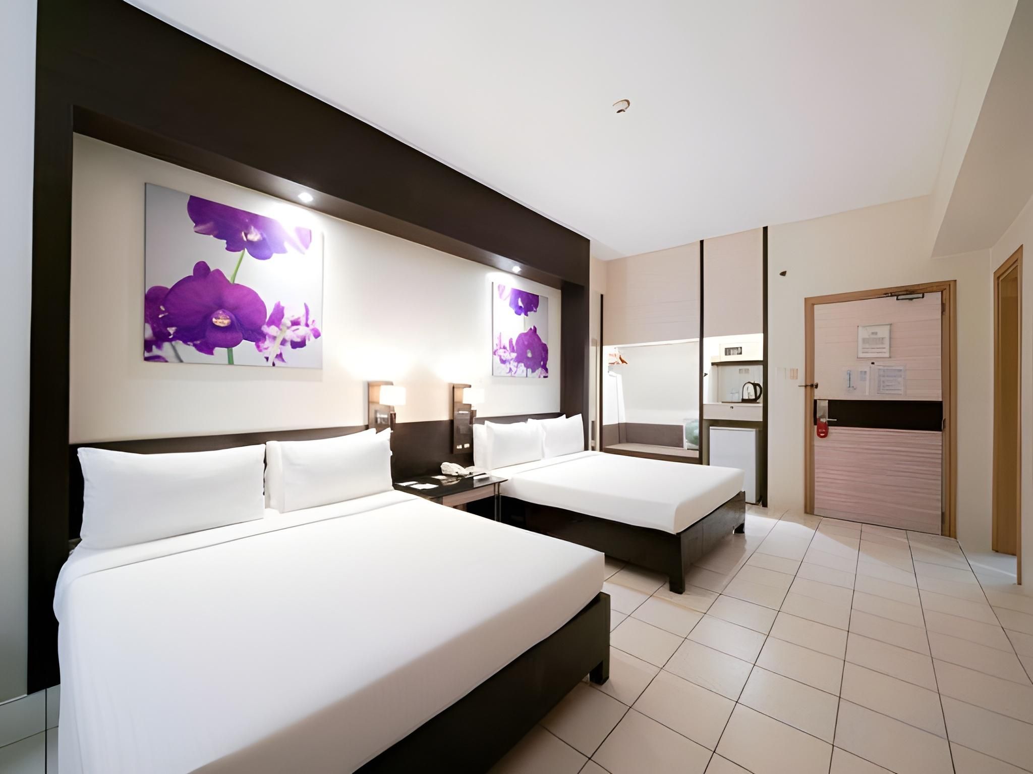Executive Hotel Regular Room (2 Beds) 4