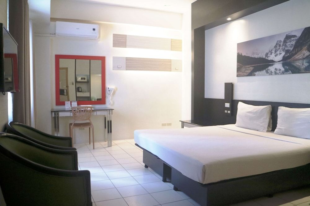 undefined Executive Hotel 6