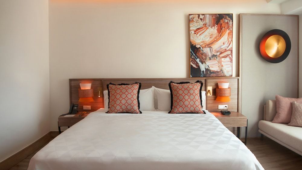 Standard Room, 1 King Bed, Club Lounge Access