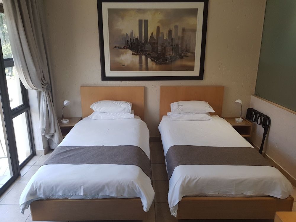 Europrime Hotels Standard Twin Room, 2 Twin Beds 5
