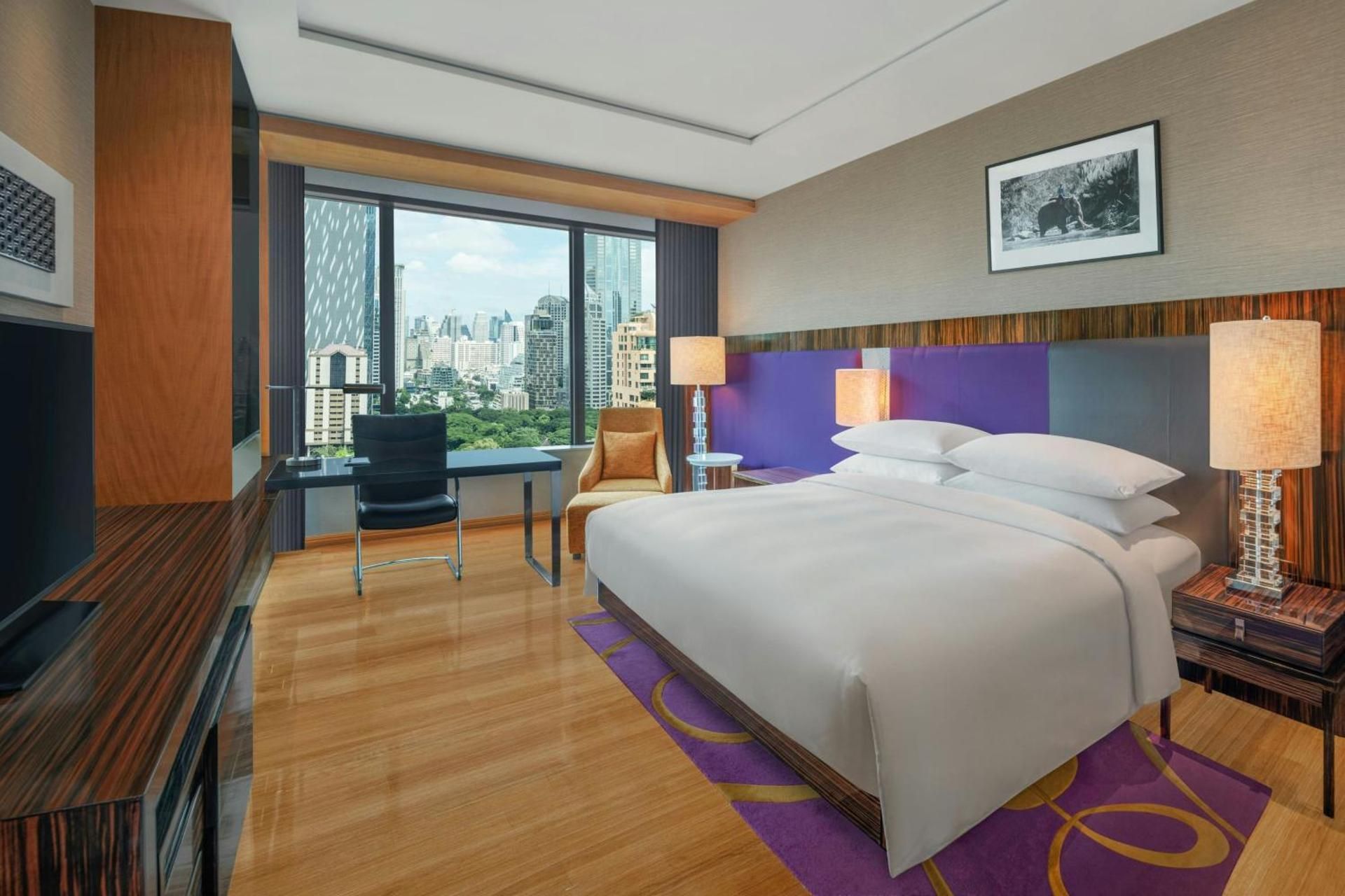 Executive, Club lounge access, Guest room, 1 King, High floor