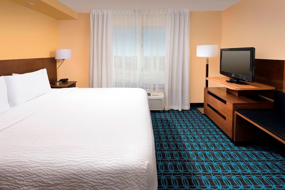 Room, 1 King Bed (Hearing Accessible)