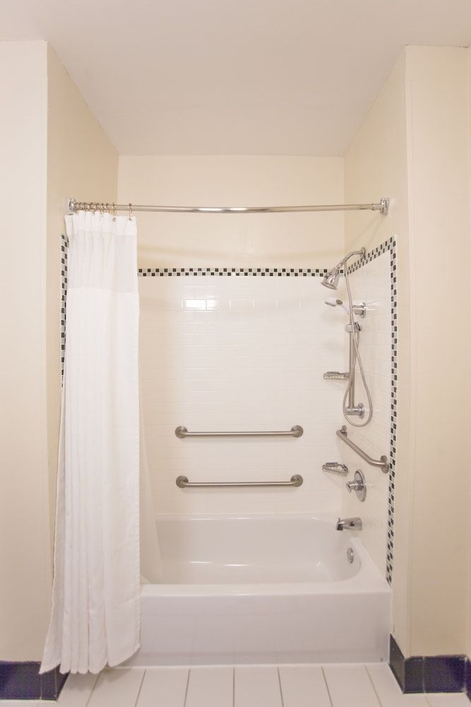 Suite, Multiple Beds (Mobility/Hearing Accessible, Tub)