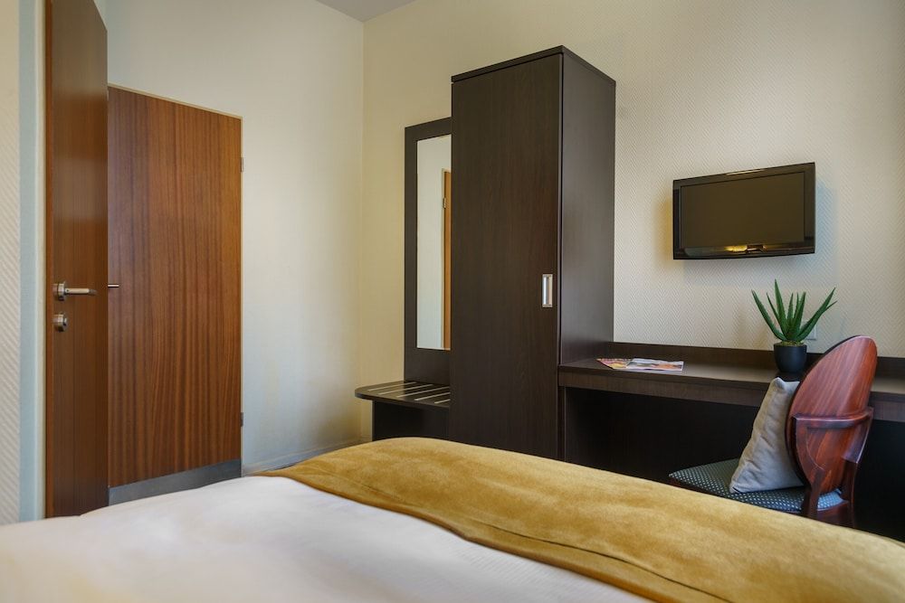 undefined Hotel Continental Hamburg 8