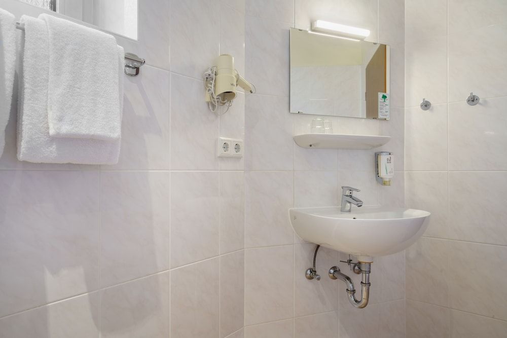 Hotel Continental Hamburg Standard Double Room 6