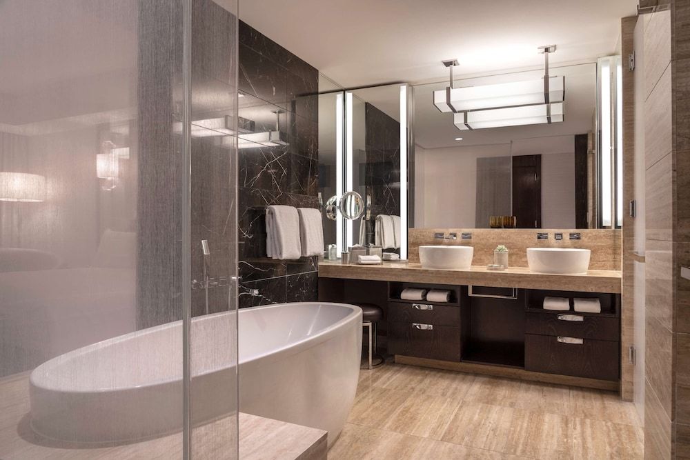 Waldorf Astoria Las Vegas Room, 1 King Bed, City View 3