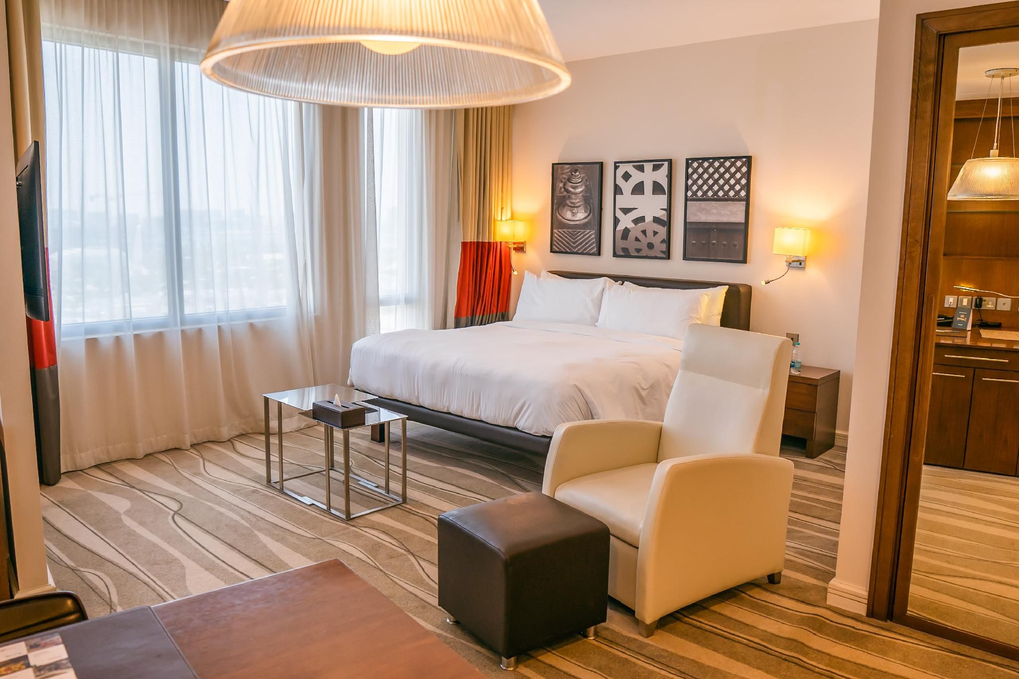 Studio Suite Theme Park Access