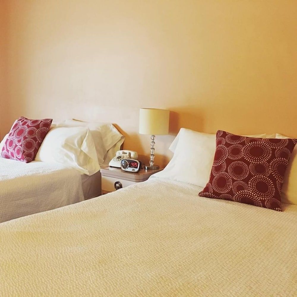 Holiday Music Motel Room, 1 Queen Bed and 1 Full Bed (Ground Floor) 2