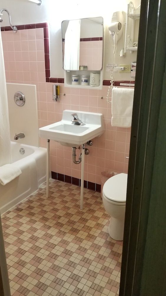 Deluxe Room, 1 King Bed (Second Floor)