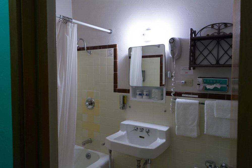 Deluxe Room, 1 Queen Bed (Second Floor)