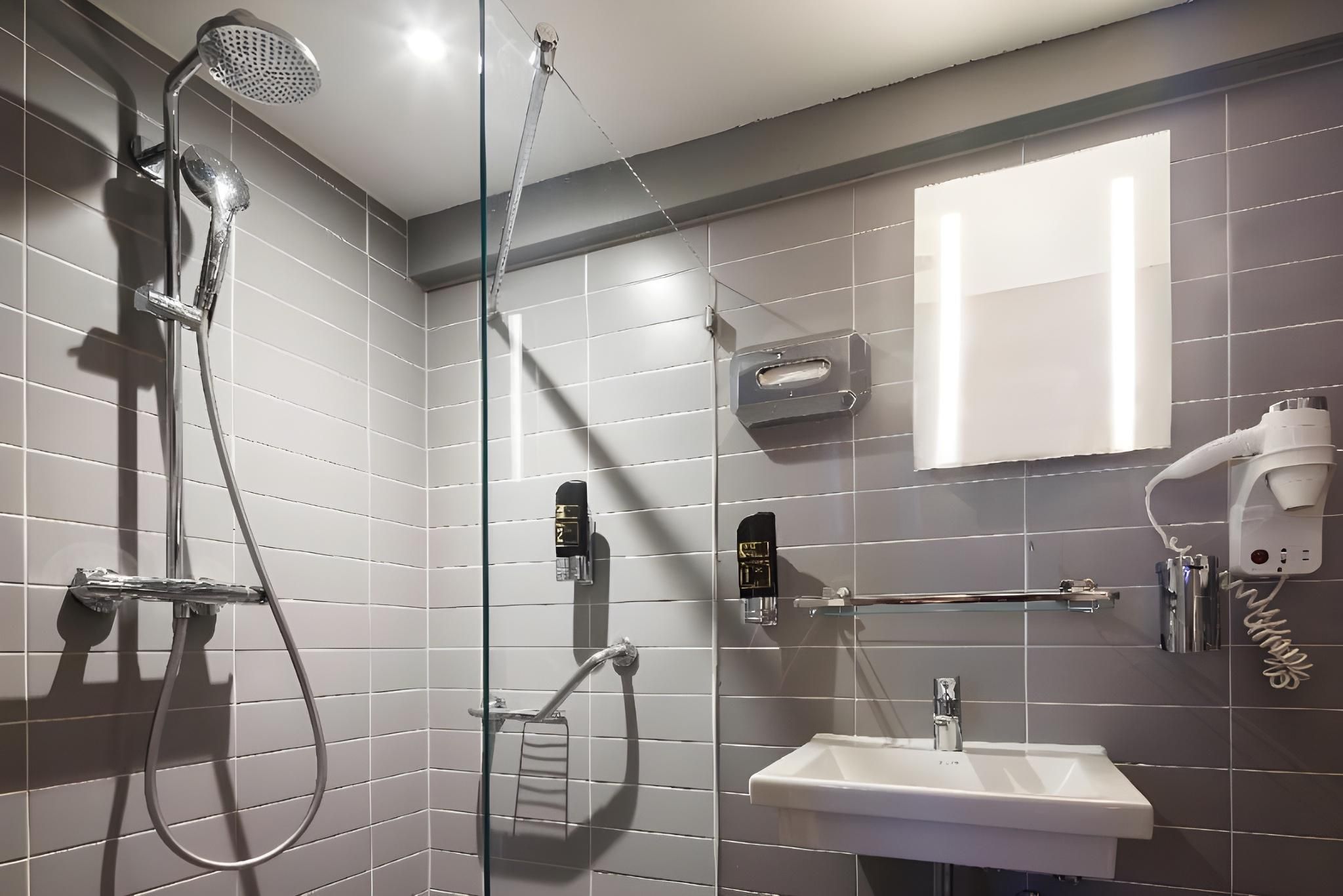 Single Room with Canal View