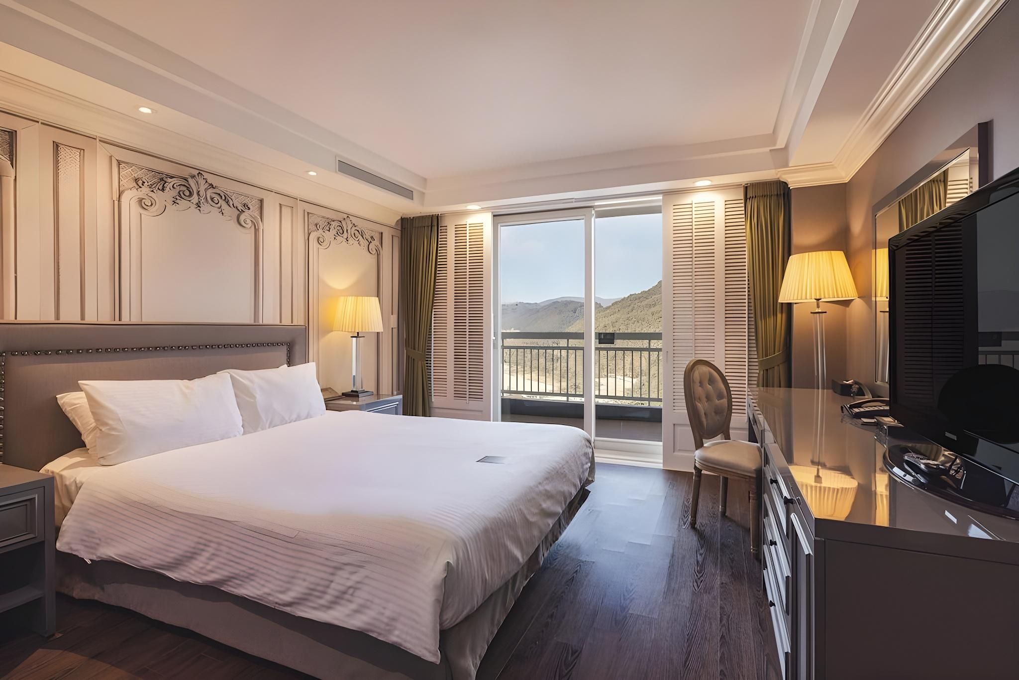 Deluxe Mountain View Double Room