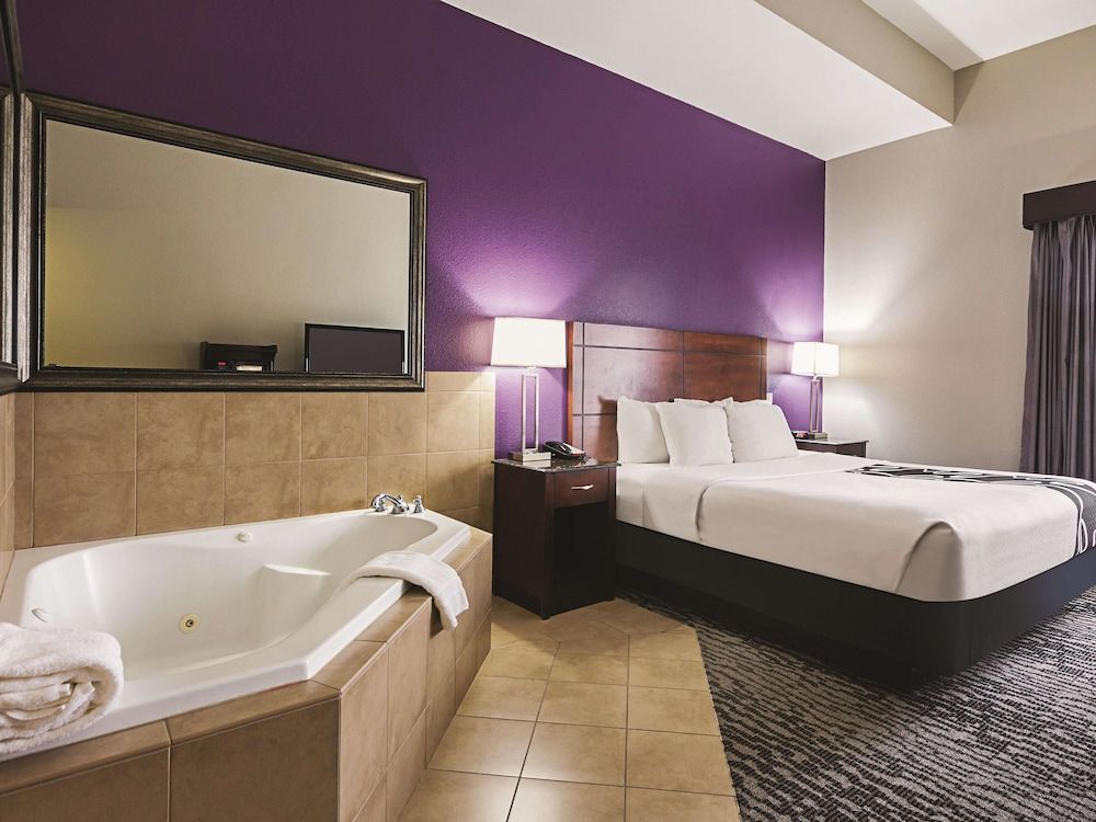 Deluxe Suite, 1 King Bed, Non Smoking