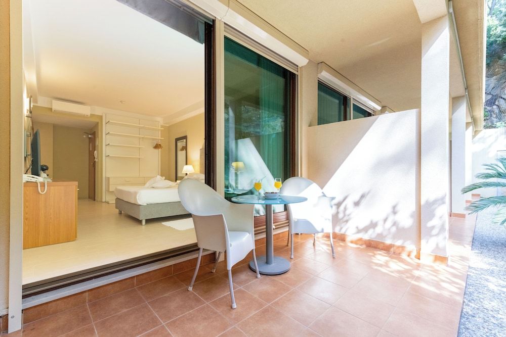 The Residence Basic Double Room, Terrace, Ground Floor 4