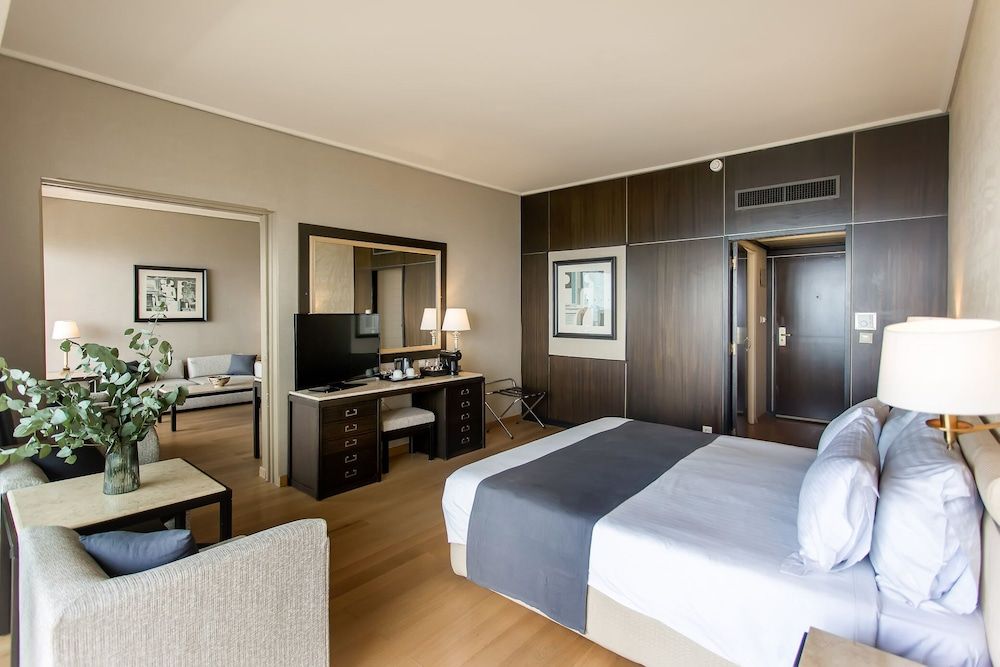 One Bedroom Suite Sea/ Mouse Island View