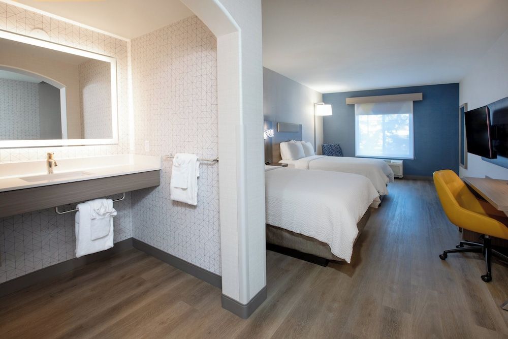Standard Room, 2 Queen Beds (Extra Floor Space)