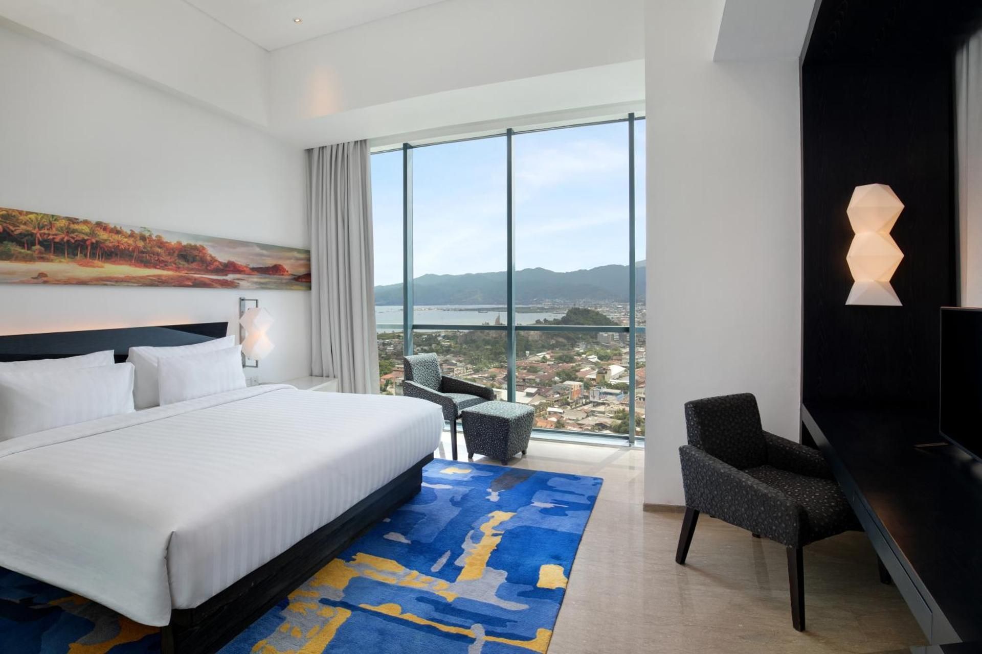 Superior 1 King Bed Ocean View
