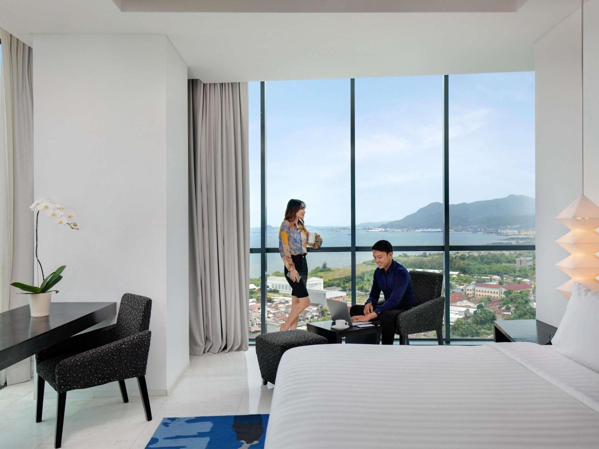 Superior Room with 1 king bed, Double-sided view