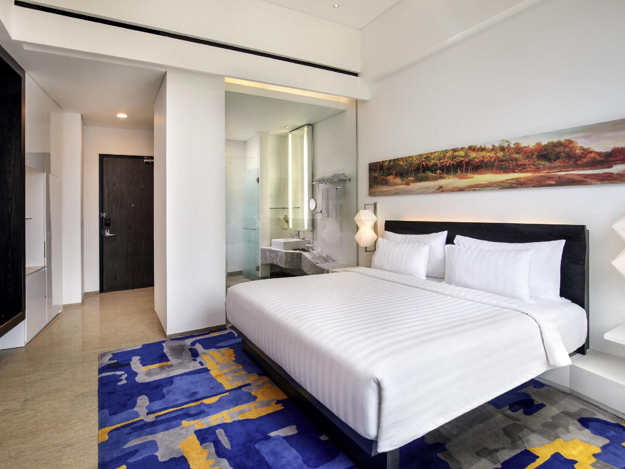 Superior Room with 1 king bed, Double-sided vie w