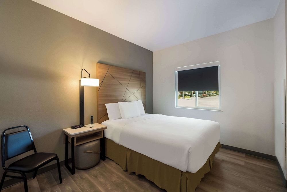 Standard Room, 1 Queen Bed, Non Smoking