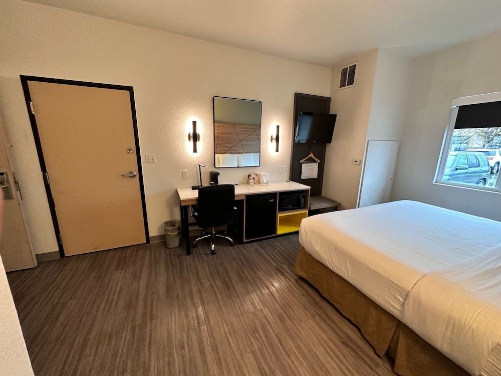 Standard Room, 1 Queen Bed, Non Smoking