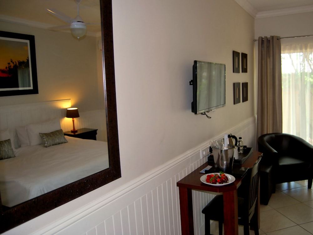 Safari Hotel & Convention Centre Standard Twin Room 5