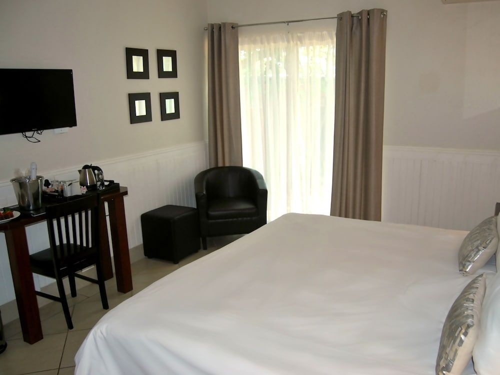 Safari Hotel & Convention Centre Standard Twin Room 2