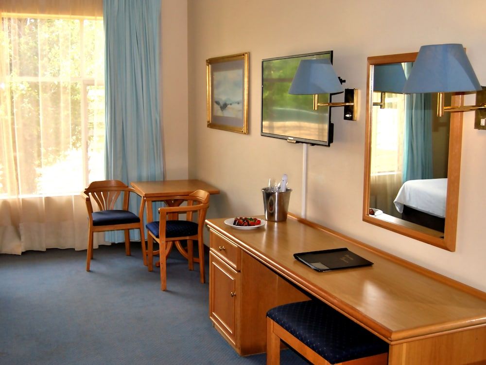 Safari Hotel & Convention Centre Deluxe Family Room 6