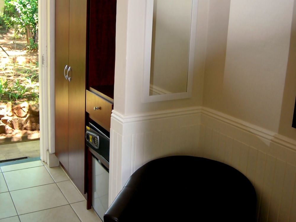 Safari Hotel & Convention Centre Standard Twin Room 6