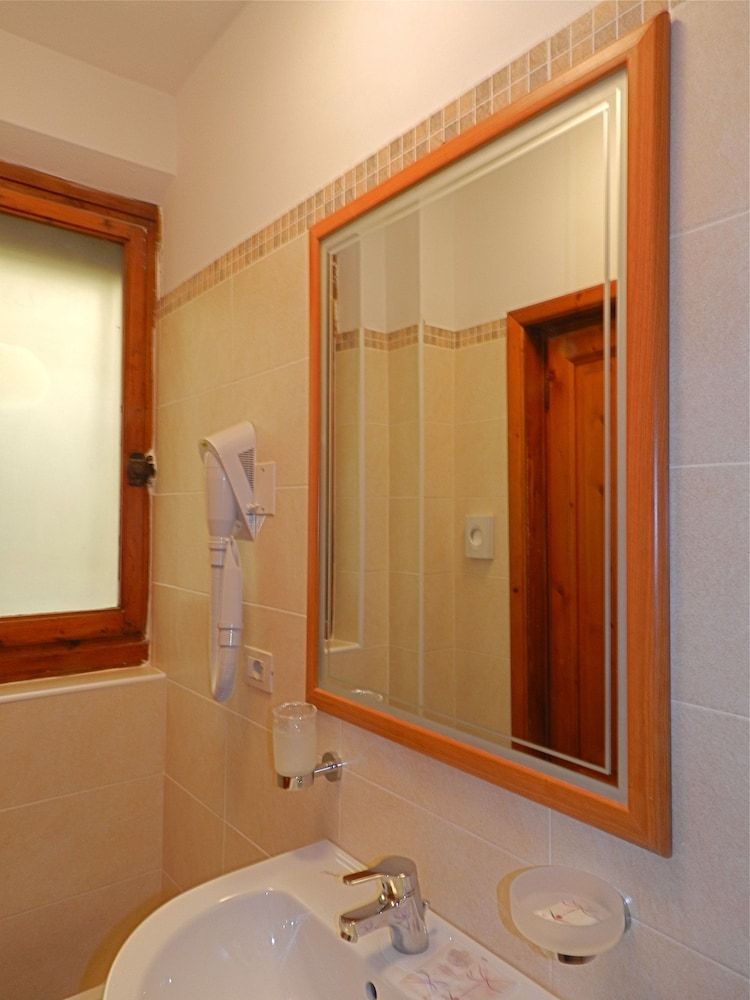 Hotel Desirée Economy Double Room 4