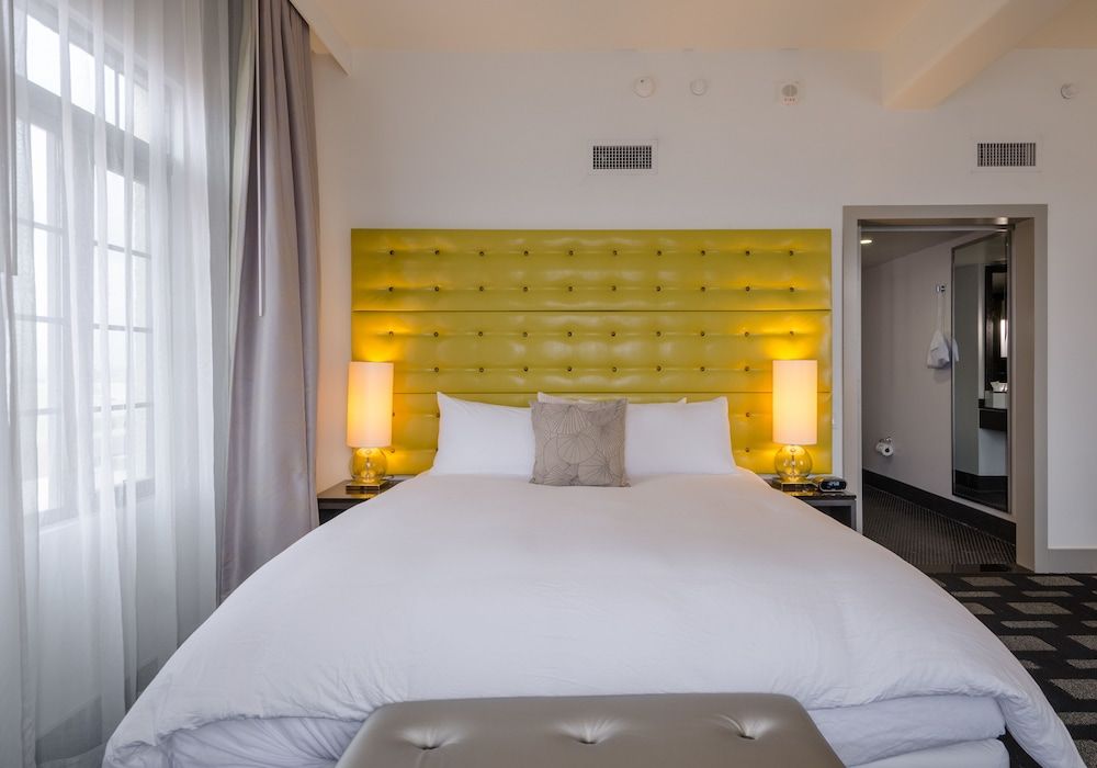 The Padre Hotel One King Bed (Maverick Room) 2