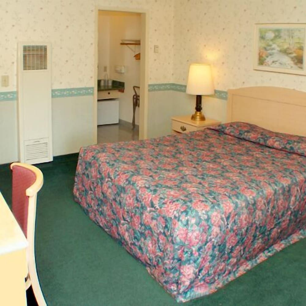 Standard Room, 1 Queen Bed