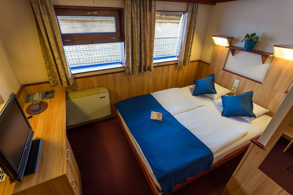Fortuna Boat Hotel and Restaurant Standard Double or Twin Room, River View 7