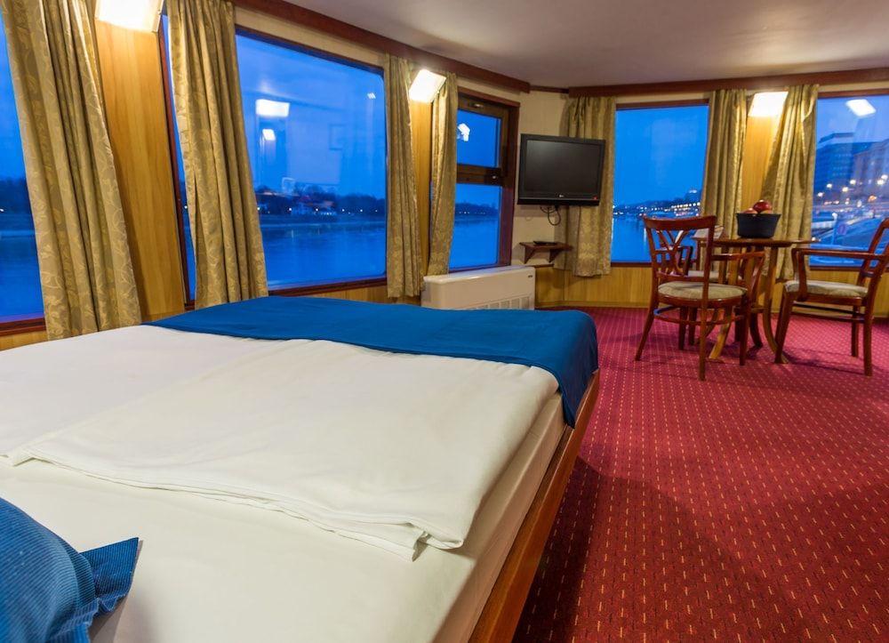 Fortuna Boat Hotel and Restaurant Standard Double or Twin Room, River View 9