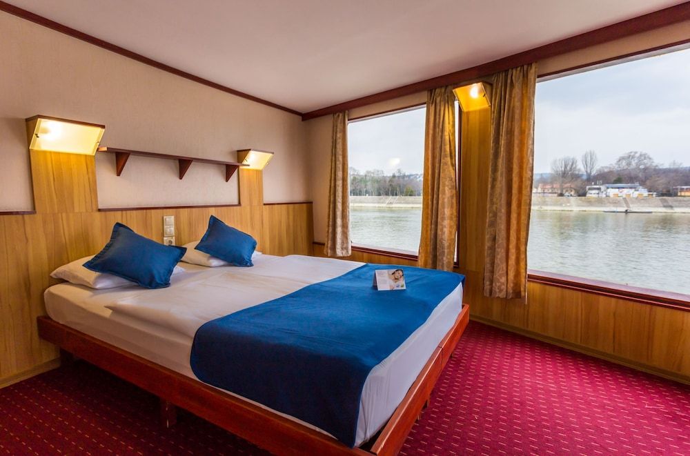 Fortuna Boat Hotel and Restaurant Standard Double or Twin Room, River View 8