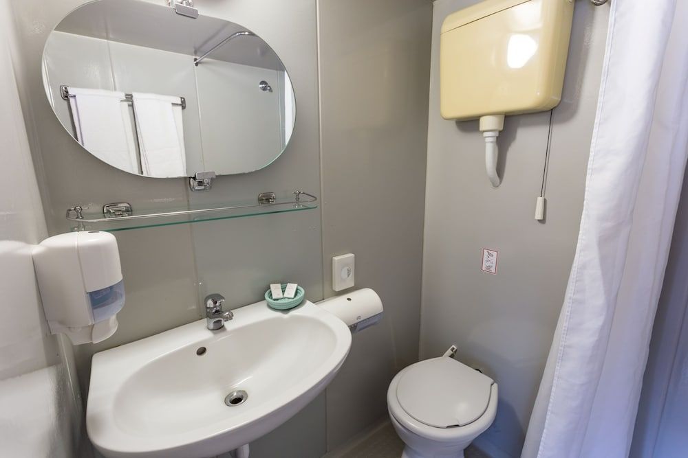 Fortuna Boat Hotel and Restaurant Standard Double or Twin Room, River View 3