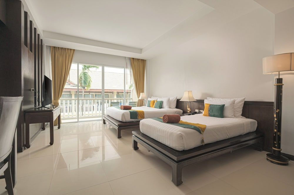 Baan Karonburi Resort Family Jacuzzi 3