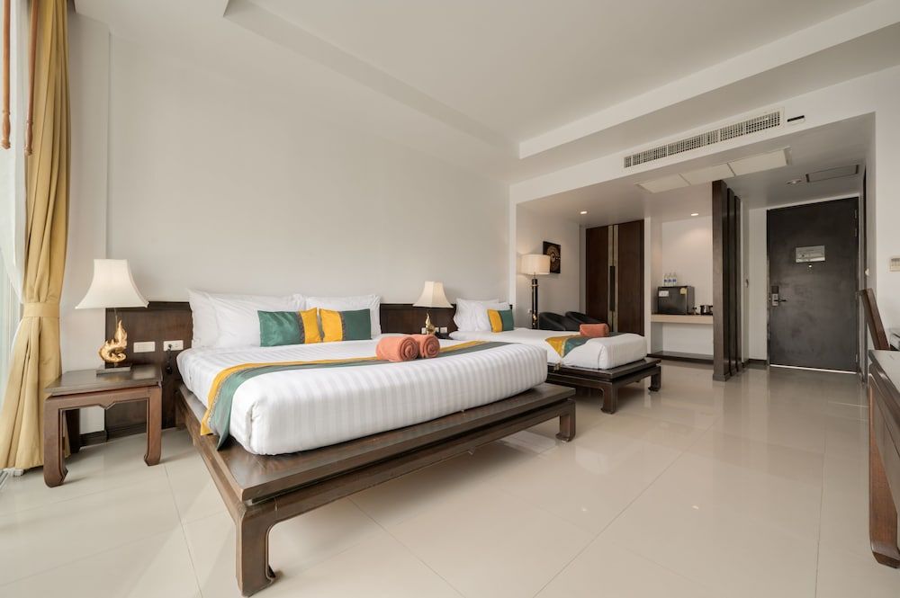 Baan Karonburi Resort Family Jacuzzi 2