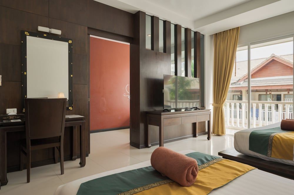 Baan Karonburi Resort Family Jacuzzi 7