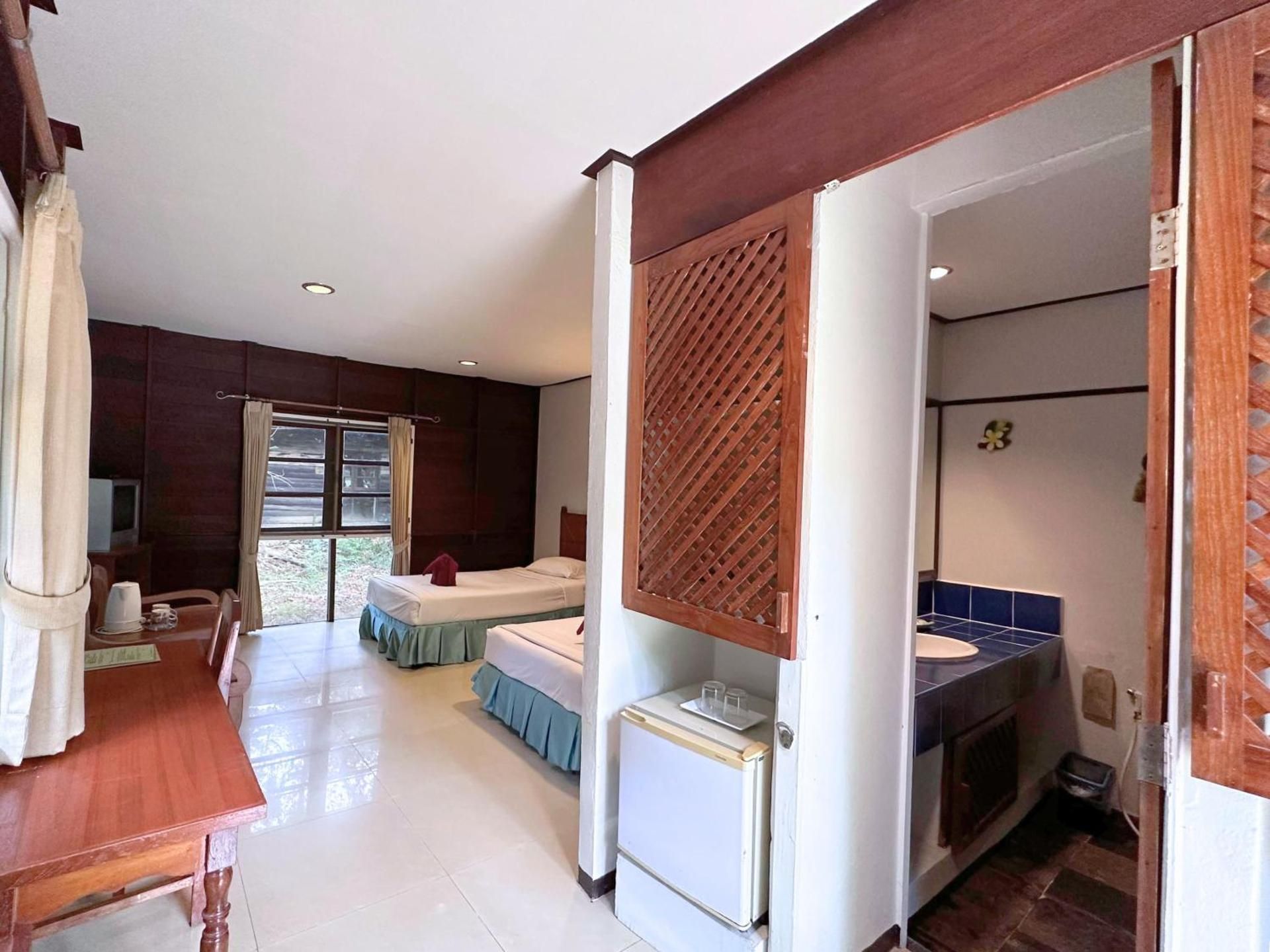 Twin Fan Room