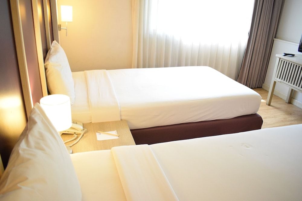 Trang Hotel Bangkok Superior Double or Twin Room 4