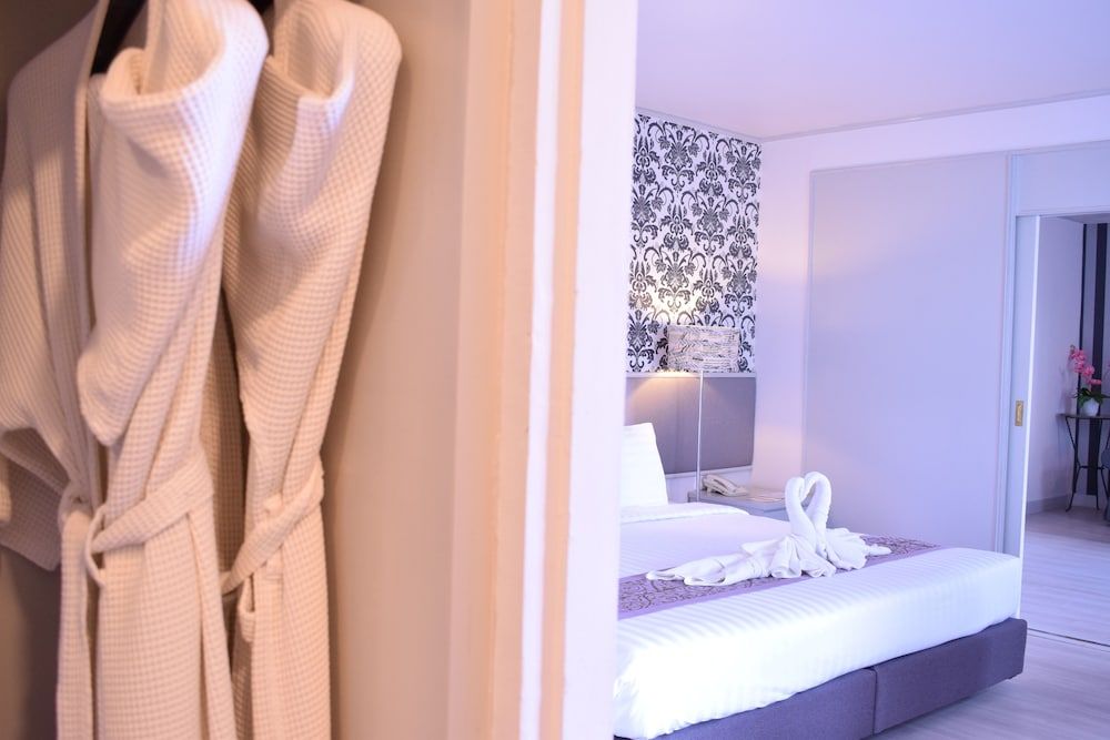Junior Suite Twin Room - City Wing