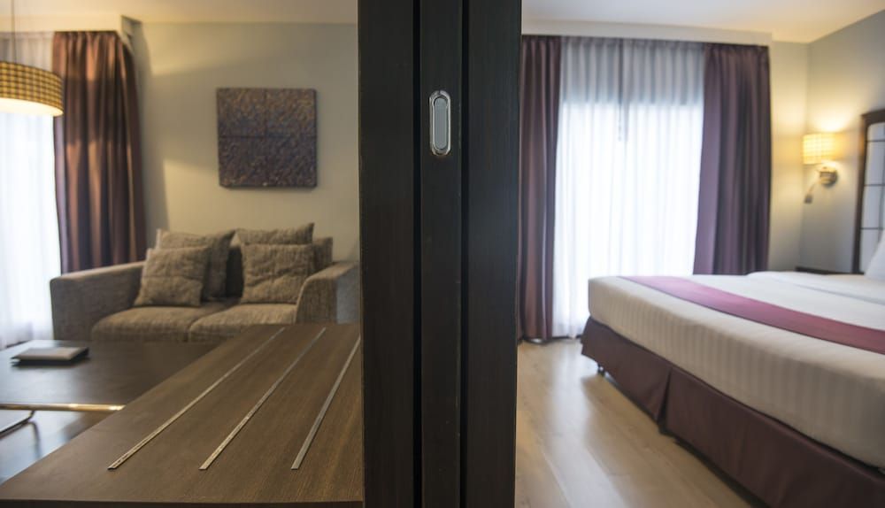 undefined Sukhumvit Suites Hotel 9