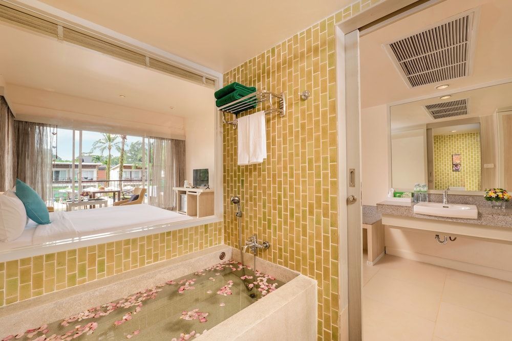 The Briza Beach Resort Khaolak Grand Deluxe Garden 5