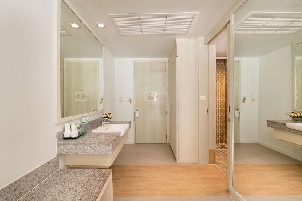 The Briza Beach Resort Khaolak Deluxe Pool Access 4